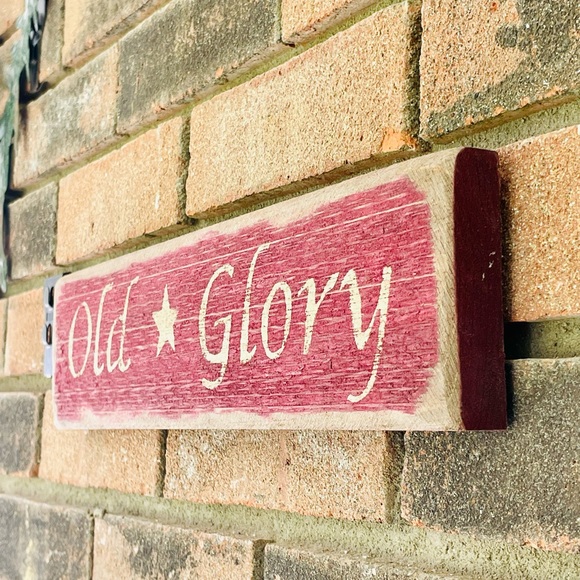 *Old Glory With Star Distressed Barnwood Sign - Picture 2 of 10